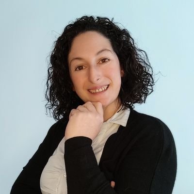 Ayudo a empresas y profesionales a cuidar sus redes sociales y potenciar su marca, producto o servicio.
