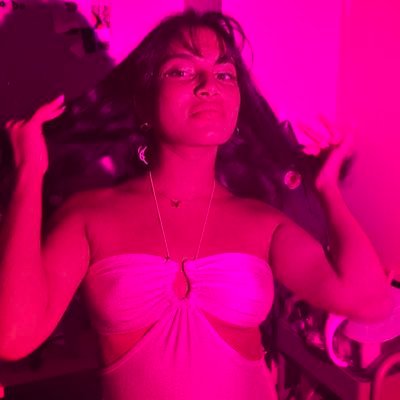 lover of ariana grande, all things pink, and common sense gun laws