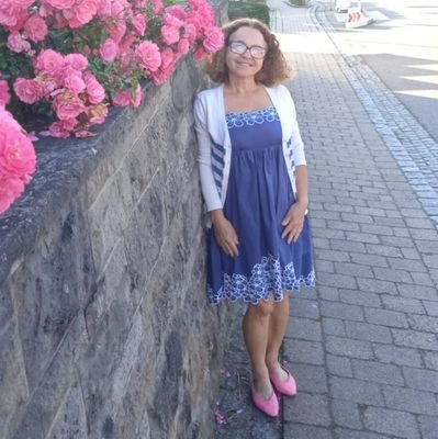 CarmenB27165140's profile picture. Eu sou Luz e grata por estar aqui agora