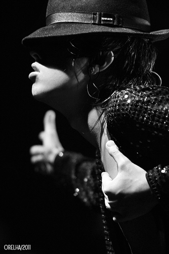 Feito para divulgar o @AliveForRestart  só sigam se quizer apenas.