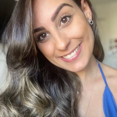 Publicitária, especialista em marketing. Casada. Mãe de menino. Apaixonada pela vida. Abençoada demais para reclamar.