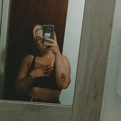 lu_buitrago's profile picture. Libre de pies a cabeza.