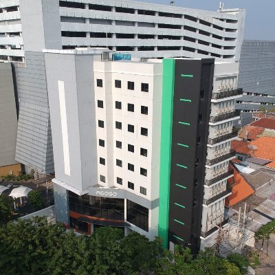 Hotel untuk bisnis dan keluarga di pusat kota Surabaya, persis di samping Grand City Mall & Convention