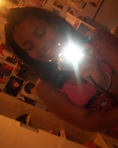 o meu jeito de ser αs vezes
incomodα os outros. .
mαs eu não ligo ;)
sou o qê sou.
qem nαo estiver feliz qê se mαte
