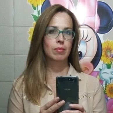Abogada. Gestión y comercialización de productos de deportivos. Desarrollo en área pedagógica: Alfabetización de adultos, Gestoría Jca. Educación para todos