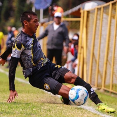 Jugador profesional de halcones de Querétaro
Defensa
Mexicano
23 años