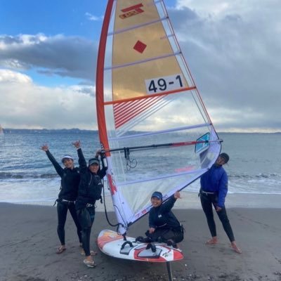 横浜市立大学ウインドサーフィン部公式アカウントです🏄🏽‍♀️🌊 東京海洋大学、神奈川大学、県立保健福祉大学、武蔵野大学と5大学合同で活動中！ 部員全員が初心者からのスタート！質問・相談等お気軽にDM、リプライください💪🏿 https://t.co/UooLob01P3