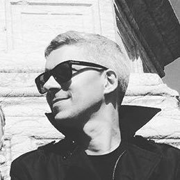 Avvocato, marito della più bella della festa, bloccatore dei domandatori di cazzate e socio del #teamcravatta.
La vita è troppo breve per replicare agli idioti.