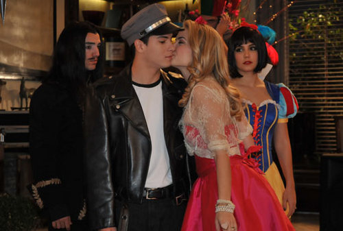 Esse twitter e para todos q acham esse casal o mais bonito da novela REBELDE