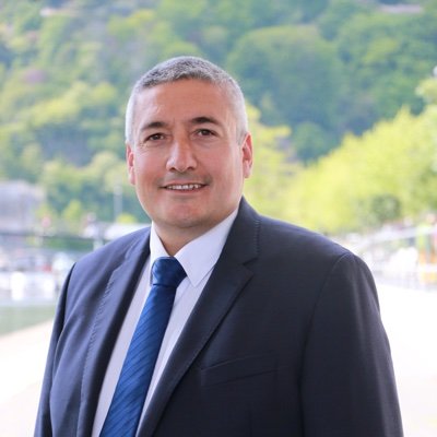 Dauphinois • Conseiller régional • Président du groupe LIS • Délégué départemental R! • Directeur général des services de la commune de Charvieu-Chavagneux