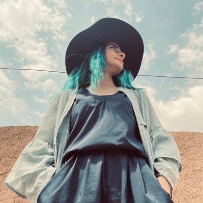 lmreporterl's profile picture. هم‌چنان یه دختر فوتبالی ساده/یه مادریدیستایی متعصب که بیش از دو سوم عمر خودش رو صرف لذت بردن از فوتبال کرده🤍🦋