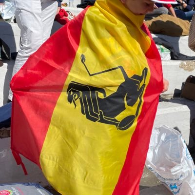 Aprendiz de padre de Enol; Rugby, @cdarquitectura, Marketing, International Trade, Sporting de Gijón, cerveza, buen vino, f1 y retwiteando que es gerundio.