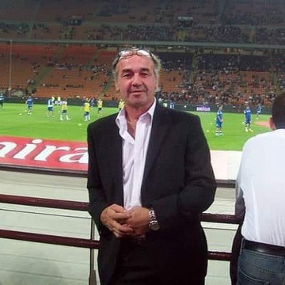 Papà di Simone e marito di Anita. Amante della vita, dell'arte, del Milan e del buon vino. Collezionista d'arte.