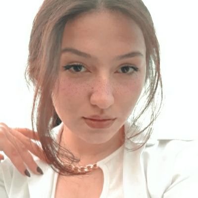 RabiaUnaldi0's profile picture. Mental açıdan , fiziksel açıdan  ve her ne kadar açı varsa hepsinden yıprandım