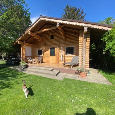 I am a 35m2 cosy log cabin near Vienna for up to 5 persons build on 1000 m2 ground with fireplace, trampoline, wine celar, playground, kitchen, shower, TV, WiFi