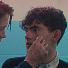 🏳️🌈Bi
🚼Minor
🇨🇴Colombian
🎨Artist
🍂heartstopper stan