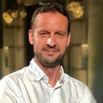 Realitzador de TV, periodista de formació, maratonià i exdecatleta. Actualment com a Cap de Realització d'Infantils de TV3. EMBA’21-'23 at ESADE.