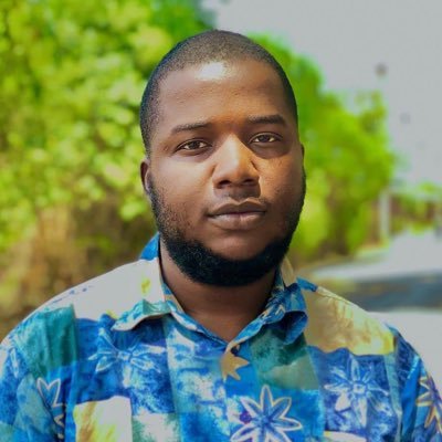 Lumbe_Madalitso's profile picture. Yahweh❤️ •Investor •Entrepreneur •Chef •Advocator •Social Commentator •Custom made artist •Love Recycling ❤️🌳 •Electronics plug •Not married