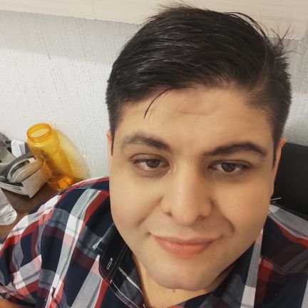 Tengo esta pequeña voz en el fondo de mi cabeza que dice algo así como “Hey, ¡todos te odian! ¡Y no se equivocan al sentirse así!”
