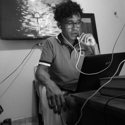 Escritor e poeta, antologista. Idealizador dos projetos Revista Sarau das (IG) e do Blog Pensamentos & Poesias.