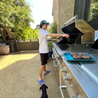 cam_peris223's profile picture. campkicks#7320