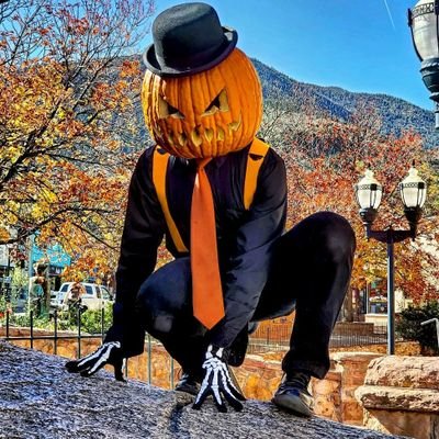 Your friendly neighborhood Pumpkinhead Jack. Adding Halloween to every holiday and occasion! Jive with me and keep the spooky vibes alive!