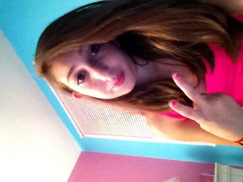 sarishulman1's profile picture. 