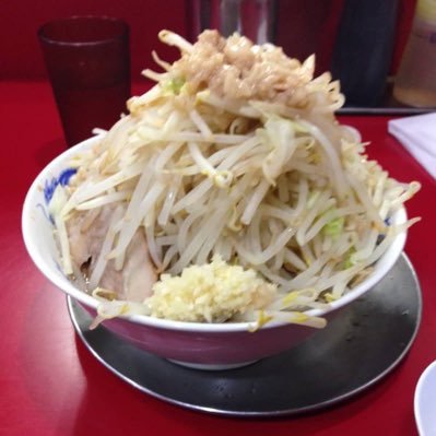 お酒とおつまみとラーメンが好きな人です。