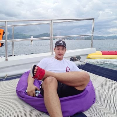 Castelo_Sean's profile picture. I'm on the darkside of  the 🌙️