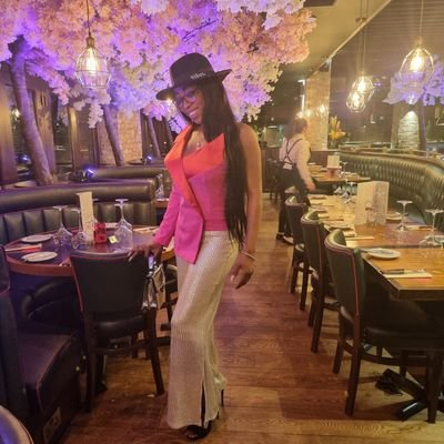Professional actress and model who is available for TV, Film, Video, Commercial, Fashion, Catalogue, acting and voice over work. Follow and DM for details