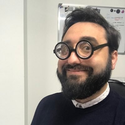 Mi piace lo sport, soprattutto il calcio, amo la Juventus e adoro andare al cinema...