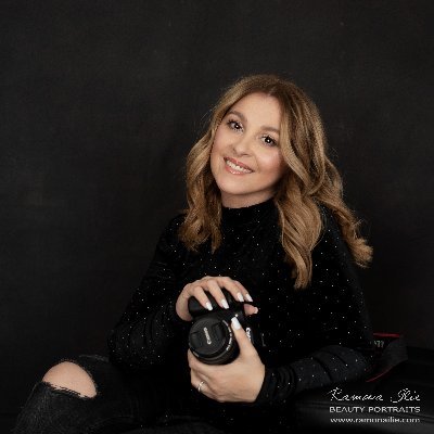 Misiunea mea este sa te ajut să te re/conectezi la feminitatea și frumusețea ta printr-o experienta plina de rasfat și cele mai frumoase fotografii