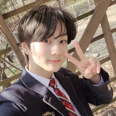 Enhypen stan
EMEYARKEYZI
(5,4,22/5,17,22)
50% Stan acc 50% kalat acc
