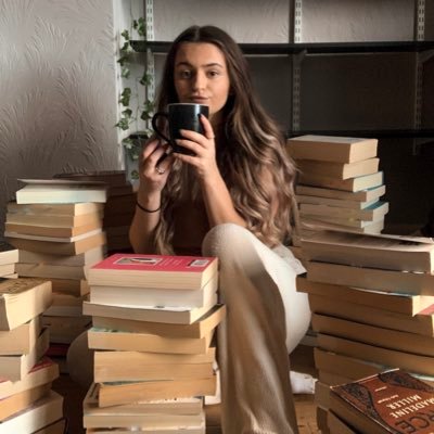 book blogger and social media exec at @HoZ_Books 📚 (also here for the laughs)
