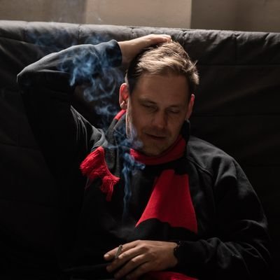 depresivní boomer - šéfredaktor v A2 kulturním čtrnáctideníku - CA Capital Killaz - chorobně neambiciózní neurotik