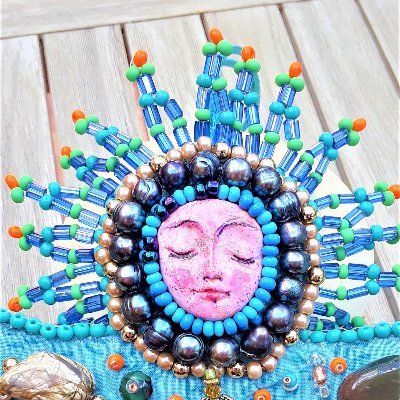 Find the perfect unique gift or bring inspiring artwork into your home,
Every embroidery piece is one of a kind, it embodies my holistic vision of the world.