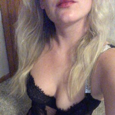 NSFW, 28, new to all this be nice 🤡 fee free to dm for custom content. 7 dollar OF 💕💕