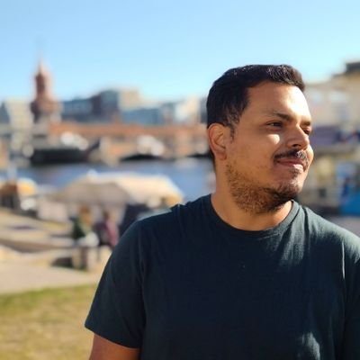 jotavejar's profile picture. No tengo capa voladora, pero siempre logro llegar al infinito y más allá. Las galletas son mi kriptonita y cocinar mi fuente de poder.
🌳💜❤️🧡💛💚💙