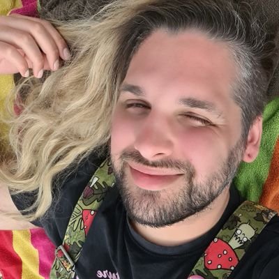 Hey! I'm Jamie, They/Them 🏳️🌈 Vegan 🥦 and forever in search of cuddles 🥰