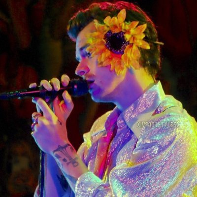 moananii's profile picture. idealism, sits in prison🎶
                                                                      she/her