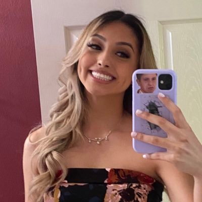 elenaaa626's profile picture. 