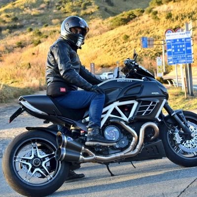 🚗E63 650i→Golf MK7 GTI Performance→W176 A45AMG
🏍Ducati Diavel AMG SE→GSX-R750→aprilia RSV4RR→ZZR1400(2008) & GSX-R750(2007)