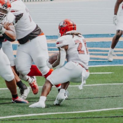 RB @navarrocollege 5’9 205| Keep God first | December 2022 Grad 3.6(GPA) 3years eligibility NCAA ID#1911746339