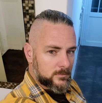 demiantriebl's profile picture. En busca de una realidad alternativa