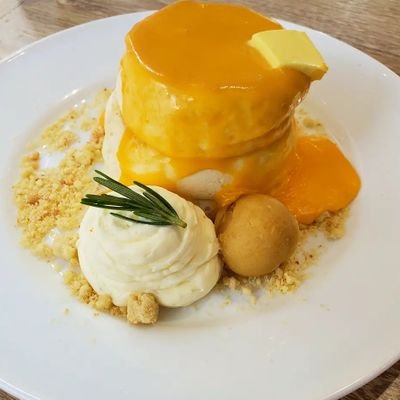 ElegantMerlot's profile picture. 31 | book lover 📚 | swiftie 🦋 | gamer 🎮 | foodie 🍽 | world traveler ✈️🌎 | she/her