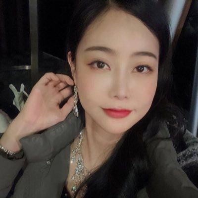 Rosetta89239072's profile picture. Estée Lauder-Marketing Department Research Mananger