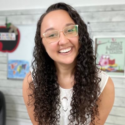 I am an online teaching, animal loving UGC Creator. I enjoy helping brands grow by providing engaging videos and content! Check out my portfolio 🙌🏼
