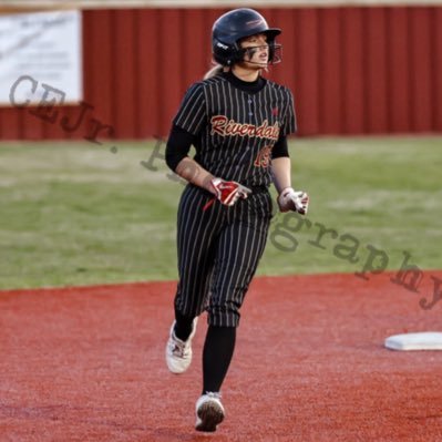 Riverdale HS Softball #19 I Illinois Force Santana 16U #7 I 3B/1B I Class of 2023