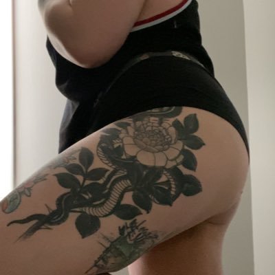 ✨ exclusive content ✨ // 29 // tattooed thick babe \\ requests always welcome!