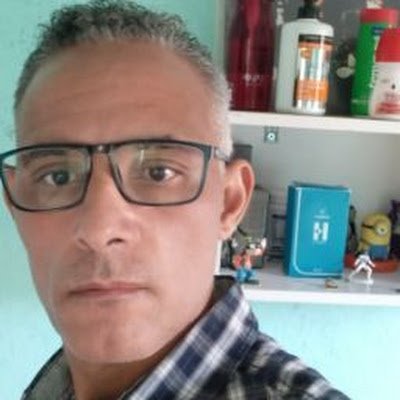 O que me torna especial?
É poder saber que eu sirvo um Deus que me ama, poder saber que faço bem as pessoas que me amam e que eu amo tbm, isso é ser especial.